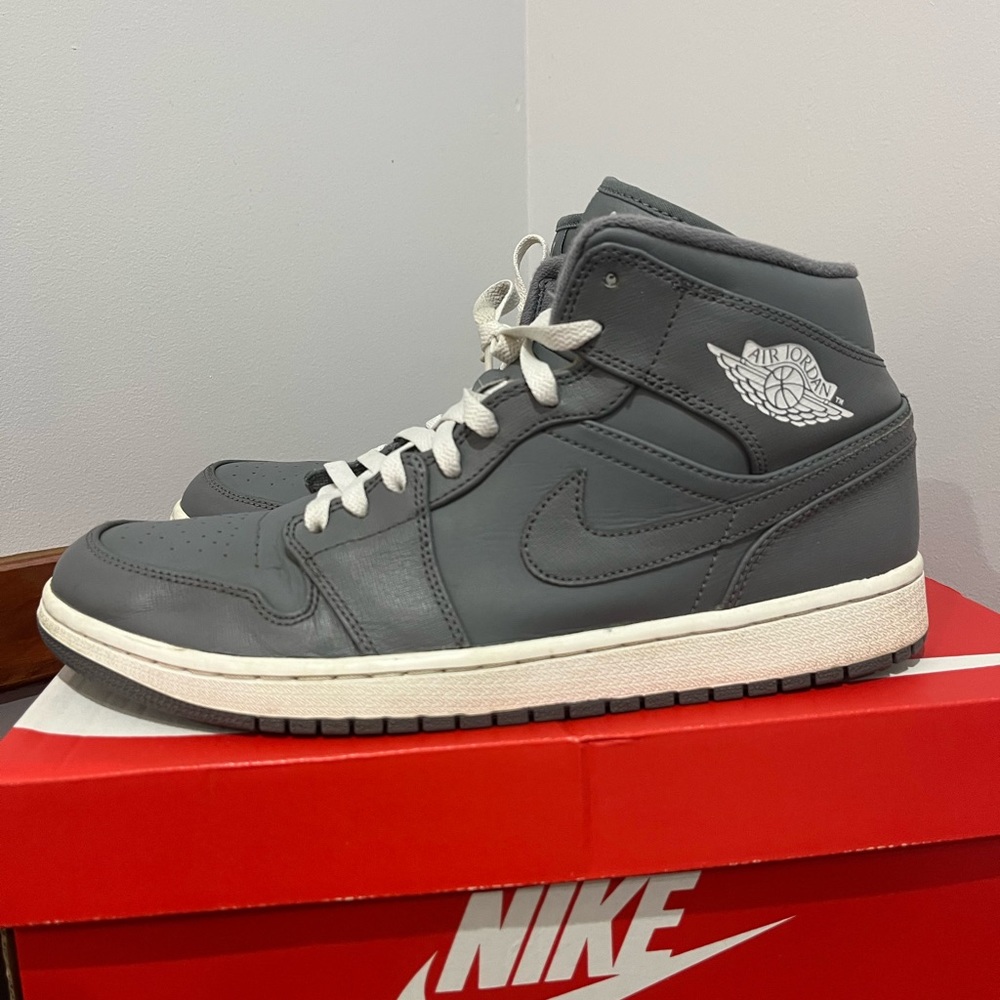 Jordan Retro 1 Mid Cool Grey - 11.5